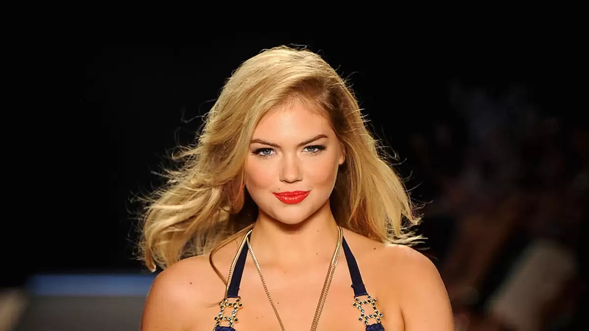 Kate Upton làm mẫu bikini màu xanh lam